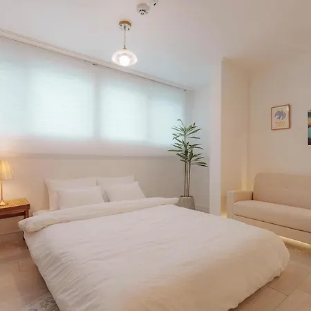 New109House #5Min To Kondae Entrance Station #8People4Qbed #Seongsu #Seoul Forest #Lotte World #Coex #Netflix #Free Parking